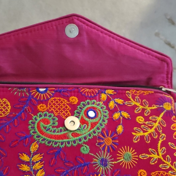 Embroidered purse - Picture 4 of 5